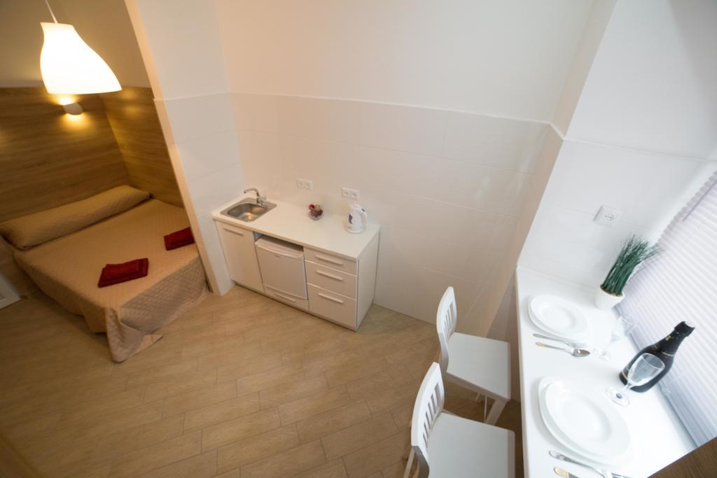 Apartment On Filatova 10/1 Лвив Екстериор снимка